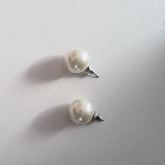 🎉Pearl Ball Studded Earrings - Picture 3 of 3